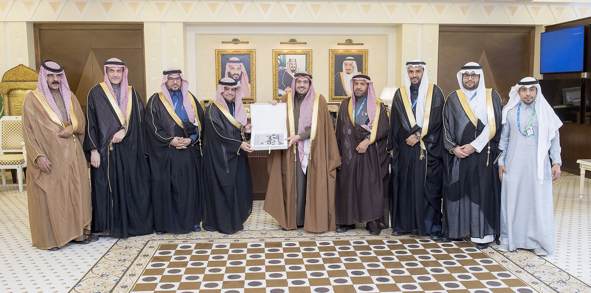 Tribute to the Prince of the Al-Ques region as the Bank