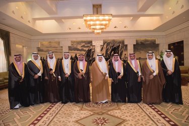 His Highness the Prince of the Riyadh region receives a delegation from the bank
